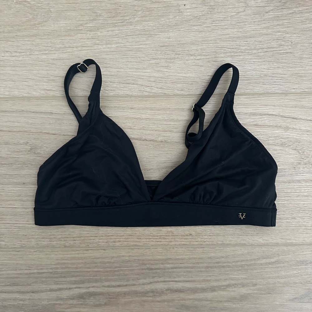 Like New Victoria’s Secret Smooth Triangle Bralette size small - Picture 2 of 7